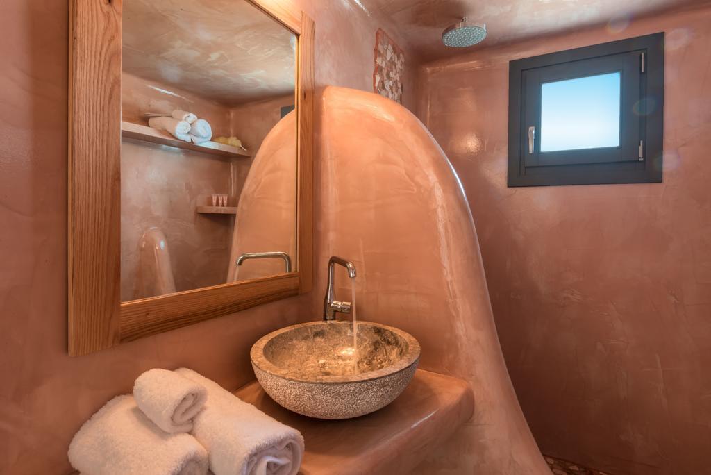 Aspronisi Luxury With Caldera View *