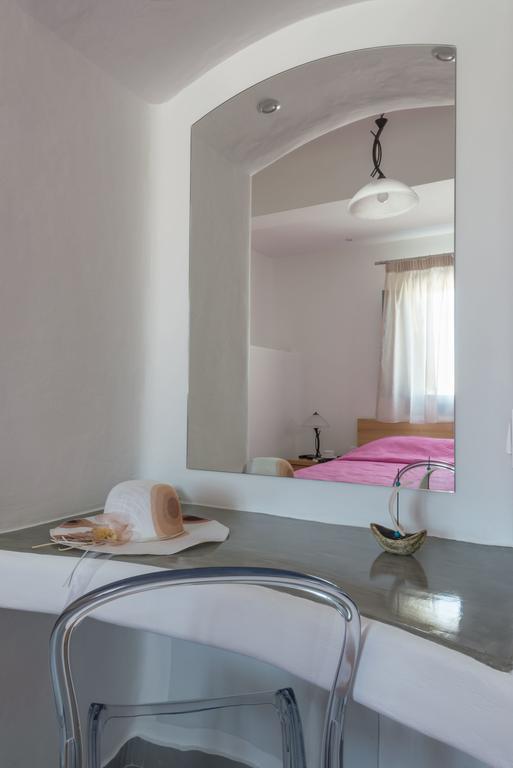 Villa Aspronisi Luxury With Caldera View